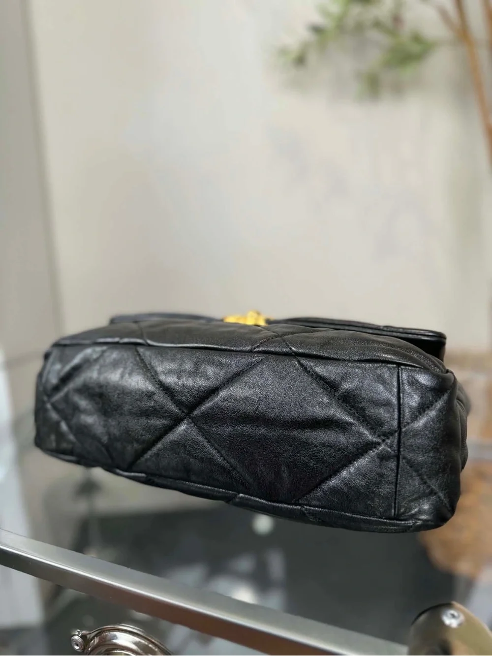 CHANEL Black Quilted Shoulder Bag with Gold Chain CC